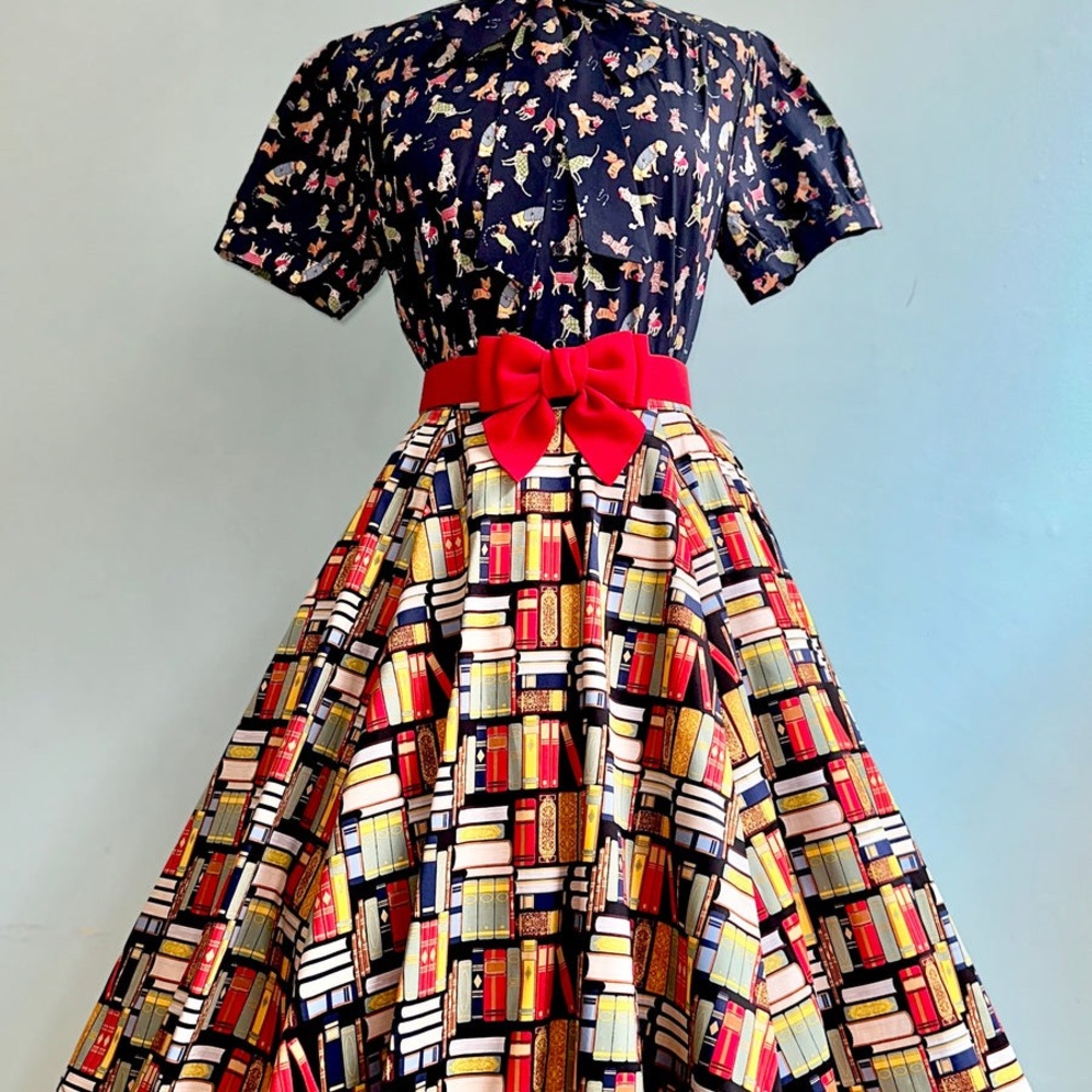 Eva Rose size large book print full skirt.